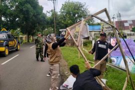 Bawaslu HST pastikan ribuan APK pemilu steril pada masa tenang