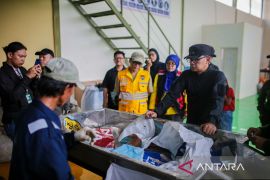 Pemkot Bogor daur ulang sampah APK jadi bahan paving block