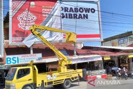 Tim gabungan Aceh Barat dikerahkan bongkar APK Pemilu di masa tenang
