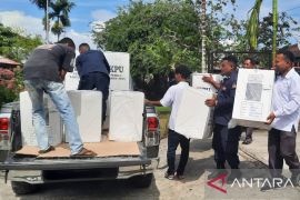 Distribusi logistik pemilu ke 13 distrik di Teluk Wondama rampung