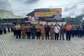 Apel pergeseran pasukan PAM Pemilu, Polresta Pangkalpinang dan Pemkot ikut periksa kondisi dan perlengkapan personil