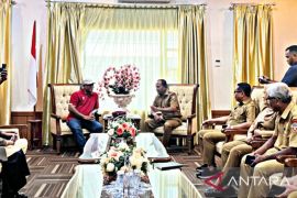 Pemkab Maluku Tengah terima bantuan fasilitas olahraga berstandar FIFA dari Kemenpora