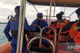 Tim SAR  cari satu nelayan SBB dilaporkan hilang di laut