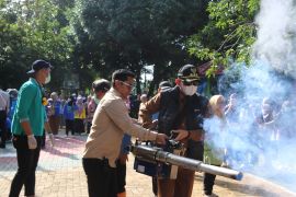 'GERAM" berantas sarang nyamuk HSS ditandai fogging dan imbauan serentak