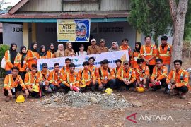 PT Vale latih keterampilan operasi alat berat bagi warga Desa Pasi-pasi, Luwu Timur