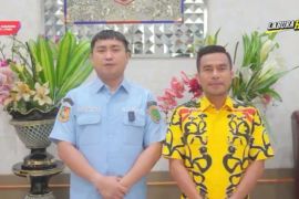 Bupati dan Wakil Bupati Labura beda TPS