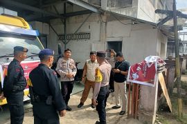 Sehari menjelang pemilu  Camat dan Kapolsek Kualuhhulu pantau gudang KPU Labura