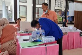 Berseragam pink, TPS di Liponsos usung "Pemilu Cinta Damai"