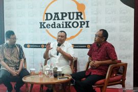 KedaiKOPI nilai Prabowo-Gibran unggul karena efek Jokowi