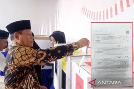 Di TPS Wali Kota Tanjung Balai memilih, pasangan 01 unggul