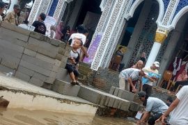 Empat TPS di Kota Tangerang lakukan pemungutan suara lanjutan