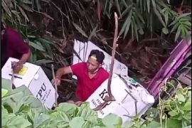 KPU Blitar ganti kotak suara yang rusak imbas mobil pengangkut jatuh