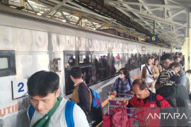 Dampak unjuk rasa Partai Buruh, KAI ubah pola operasi 12 KA