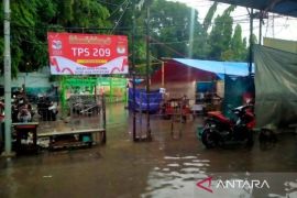 Legislator usul ke depan perbanyak TPS dalam ruangan antisipasi hujan