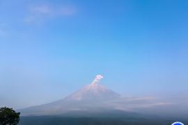 Gunung Semeru kembali erupsi, lontaran abu vulkanik hingga 1.000 meter