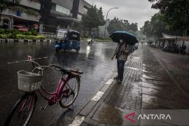 BMKG: Surabaya Jumat ini berpeluang hujan ringan