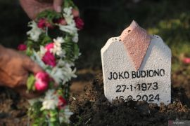 Khofifah: Anggota KPPS adalah pejuang demokrasi