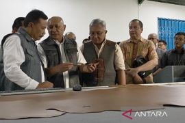Menkop UKM: Produk kulit dari Garut bisa kuasai pasar nasional