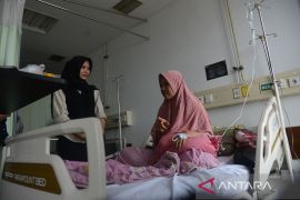 FOTO - Petugas panwaslih rawat inap di rumah sakit