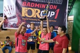Teruci Chaplaku juara Tournamen Badminton FOR Cup 1