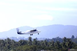 Penerbangan perintis Bandara Djalaluddin ke Pohuwato resmi beroperasi