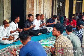 Safaruddin takziah ke rumah ketua KPPS Kuta Bak Drien Abdya