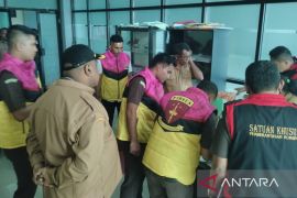 Tim Pidsus Kejati Papua Barat geledah Kantor Disnakertrans