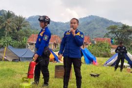 Damkar Kuningan edukasi siswa sekolah cegah bahaya kebakaran