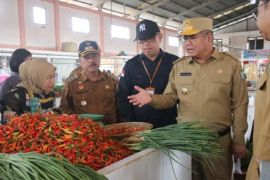 Harisson tinjau operasi pasar di Sanggau