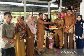 Pemkab Aceh Barat salurkan bantuan untuk korban kebakaran di Pante Ceureumen