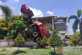 Pengerjaan Masjid Agung Batam tetap berlanjut meski alat berat terjungkal