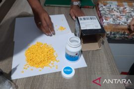 Bea Cukai Jambi amankan 2.355 butir obat jenis keras tanpa izin