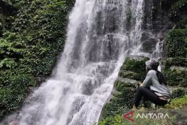 Kalsel kemari, indahnya air terjun Batarius Balangan hingga 426 anak terbebas stunting