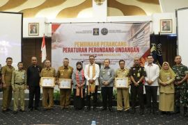 Kemenkumham Babel lakukan pembinaan perancang peraturan perundang-undangan