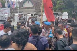Tuntut pemilu ulang, Aksi Mahasiswa LMND di Lombok Timur dibubarkan paksa