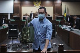 KPK menyita tiga bidang tanah dan 14 ruko milik Andhi Pramono di Kepri