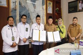 Bupati Kotabaru Tandatangani Hibah Pembangunan Mess Pengadilan Negeri