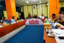 Ketua DPRD pimpin RDP dengan GTKHNK Kotabaru