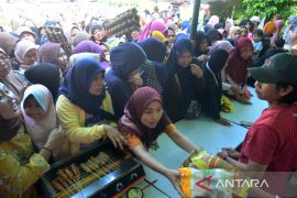 DKP Bogor jual 8 ton beras dengan harga  di bawah pasaran