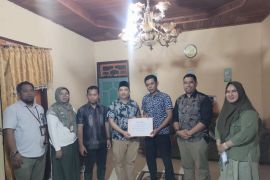 KPU Agam serahkan santunan anggota PPS meninggal dunia