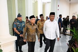 Menko PMK ungkap perbedaan dana perlindungan sosial dan bansos