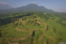 Potensi wisata bekas galian tambang pasir