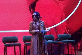 Poppy Dharsono sebut para desainer perlu pelatihan untuk bangun industri fesyen Indonesia