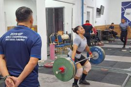Pelatih angkat besi Indonesia nilai pesaing terkuat dari Asia