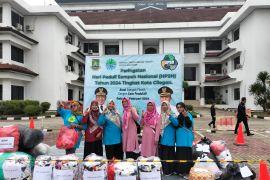 Chandra Asri siap kelola 1,7 ton sampah plastik jadi aspal plastik dan BBM Plas