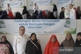 6.801 warga Bangka Tengah menerima bantuan cadangan beras pemerintah