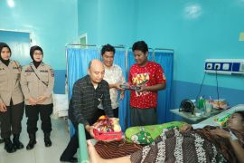 Polres Banjarbaru kunjungi anggota KPPS sakit dan kena musibah