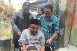Dinsos Kota Tangerang salurkan 50 kursi roda untuk disabilitas