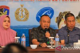 Pj Gubernur NTB ajak warga atasi "destructive fishing" di Bima