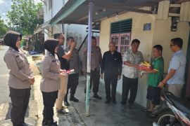 Polhukam kemarin, Polres Banjarbaru kunjungi anggota KPPS sakit hingga polisi pantau PSU